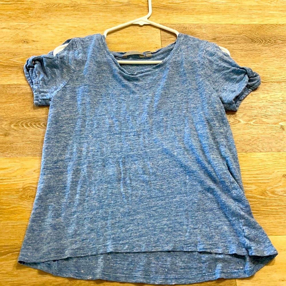 Athleta workout shirt with fun sleeves